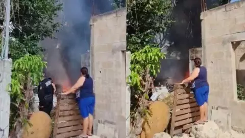 ¡Alarmante! Reportan fuerte incendio en vivienda de Mérida por quema de basura: FOTOS