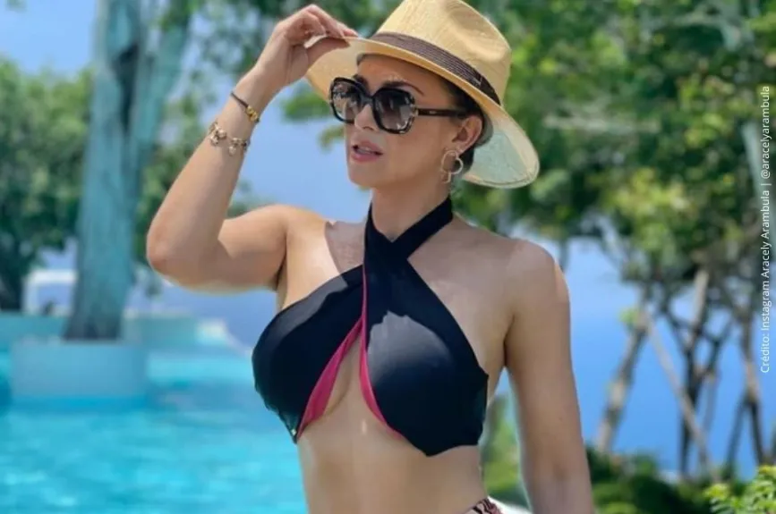 Aracely Arámbula en traje de baño negro..jpg