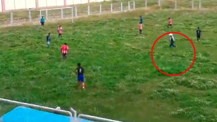 Partido fútbol malas condiciones