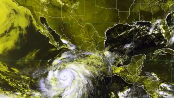 Huracán Hilary pasa a categoría 2 y toma fuerza en estos estados