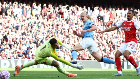 Erling Haaland ante Arsenal