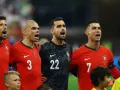 Los jugadores de Portugal en la ceremonia de los himnos nacionales.jpg