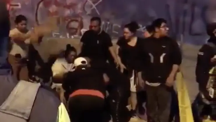 ¡TRAGEDIA! Hallan MUERTA a FAMILIA entera en su casa; hay 5 NIÑOS entre las víctimas