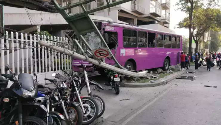 choque autobús pasajeros.jpeg