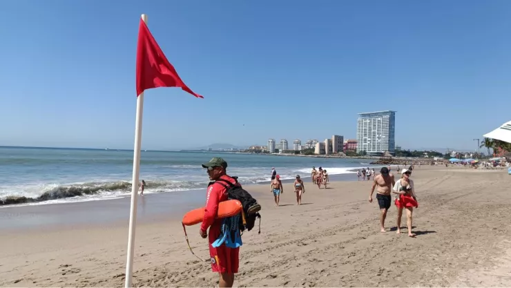 ¡ATENCIÓN! Autoridades establecen bandera roja en Puerto Vallarta
