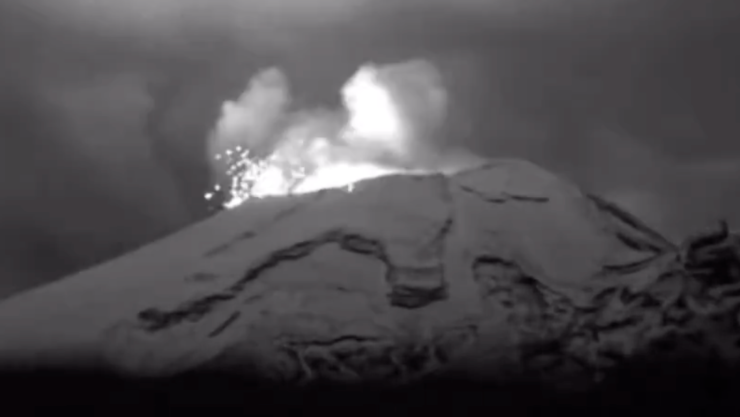 Cenapred capta IMPRESIONANTE VIDEO de la explosión del volcán Popocatépetl tras tormenta en Puebla