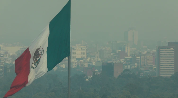 Falta de viento mantiene contaminación por incendios en la capital