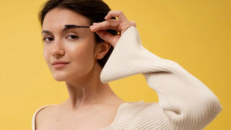 cejas asimétricas