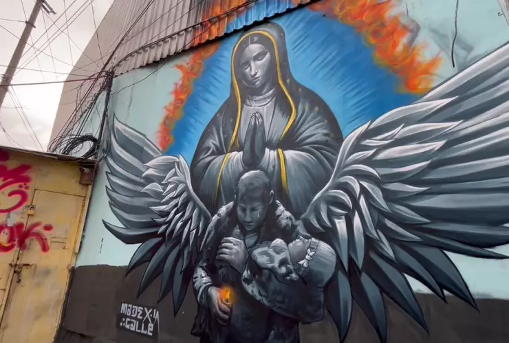 Mural de la abuelita Alicia que murió por salvar a su nieta de la explosión.