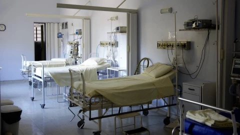 mujer es violada en hospital de parís francia