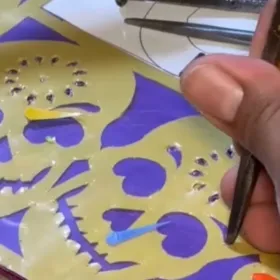 Papel picado en Xochimilco: tradición familiar de 40 años que sobrevive frente a la tecnología y la importación