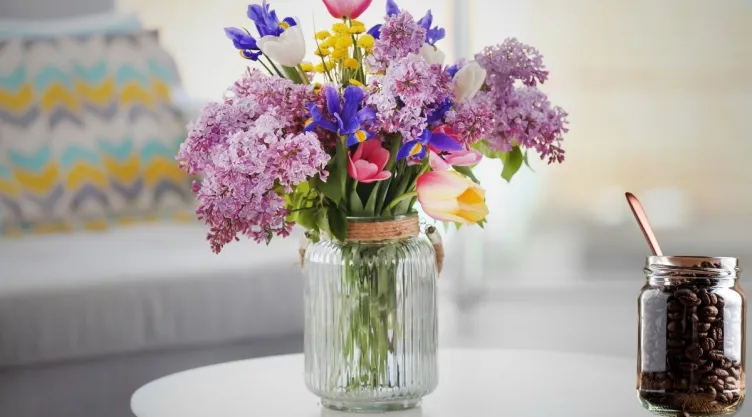Ideas DIY Cómo hacer floreros elegantes con frascos de café de vidrio.jpg