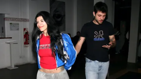 Cazzu y su novio.jpg
