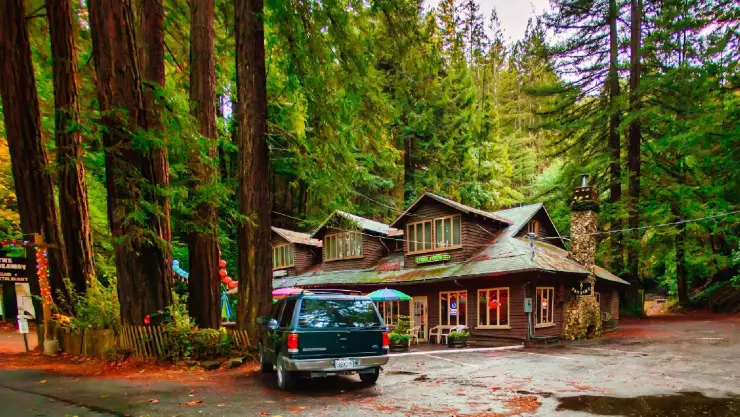 Guenerville en California tiene un resort de camping que ofrece la oportunidad de hospedarse en el medio de la naturaleza