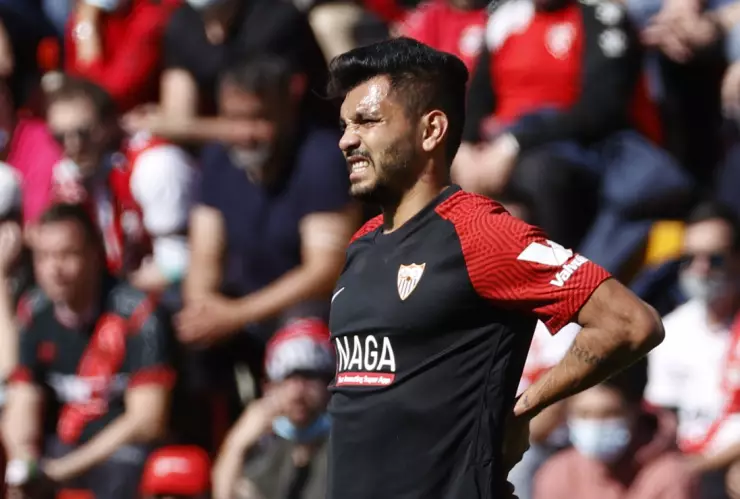 Tecatito Corona con Sevilla