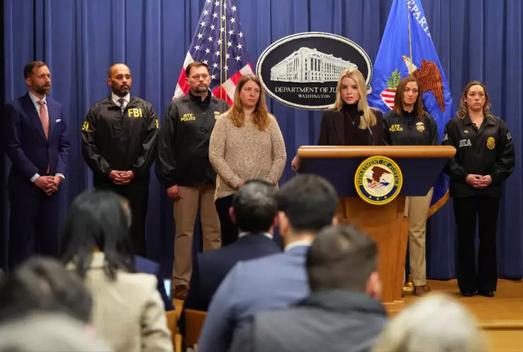 Pam Bondi, Departamento de Justicia, demanda, Nueva York, inmigración.