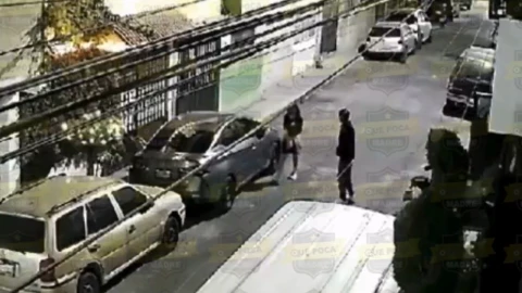 Mujer es golpeada por sujeto en Valle de Aragón, Ecatepec.