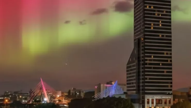 Se viralizan fotografías de auroras boreales desde el Centro de Guadalajara: ¿son reales?