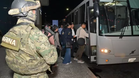 Regresa la tripulación al puerto de Veracruz tras el choque del Buque Cuauhtémoc
