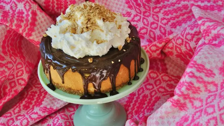 un delicioso cheesecake de banana y chocolate