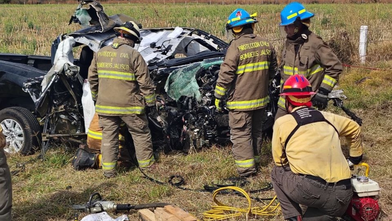 VIDEO: Carambola entre tráiler y autos en autopista de Jalisco deja un muerto y heridos