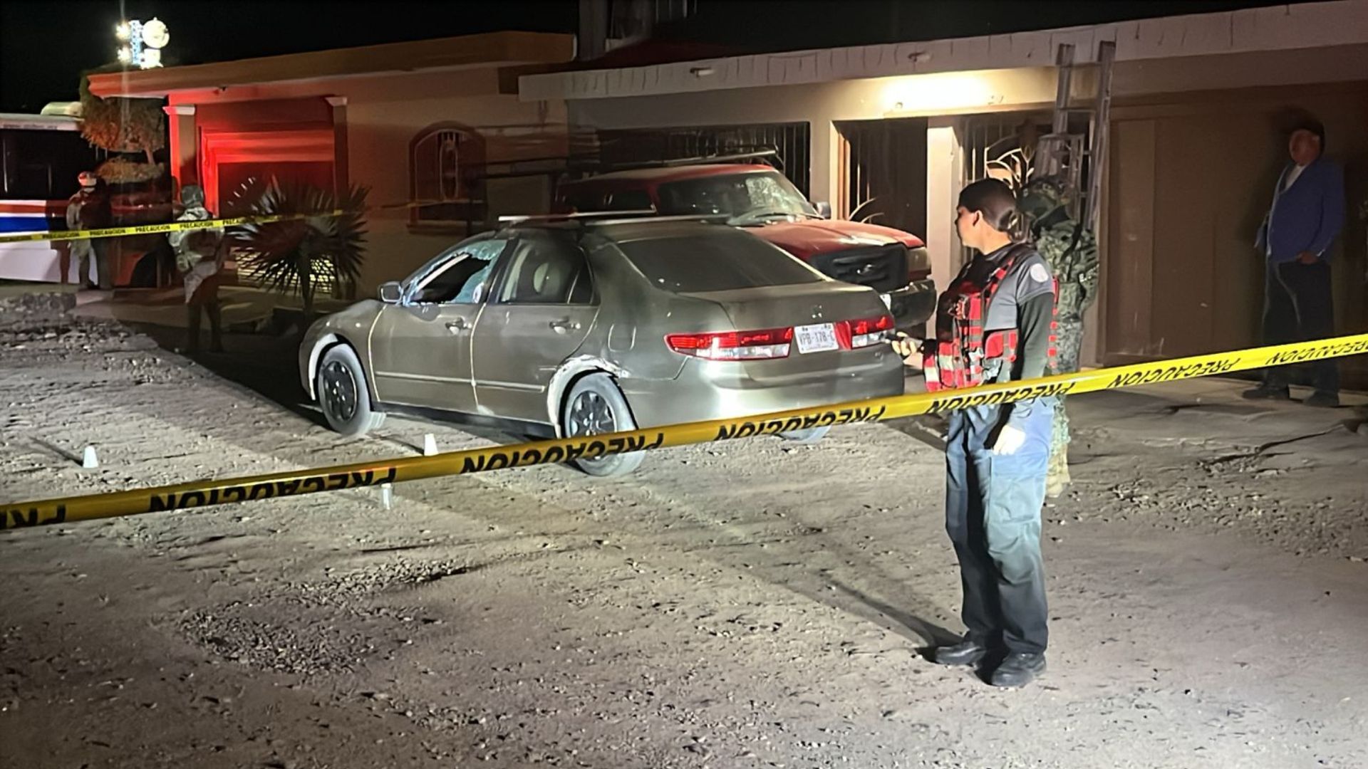 Mujer resulta herida de bala tras ataque a domicilio y vehículos en la ...