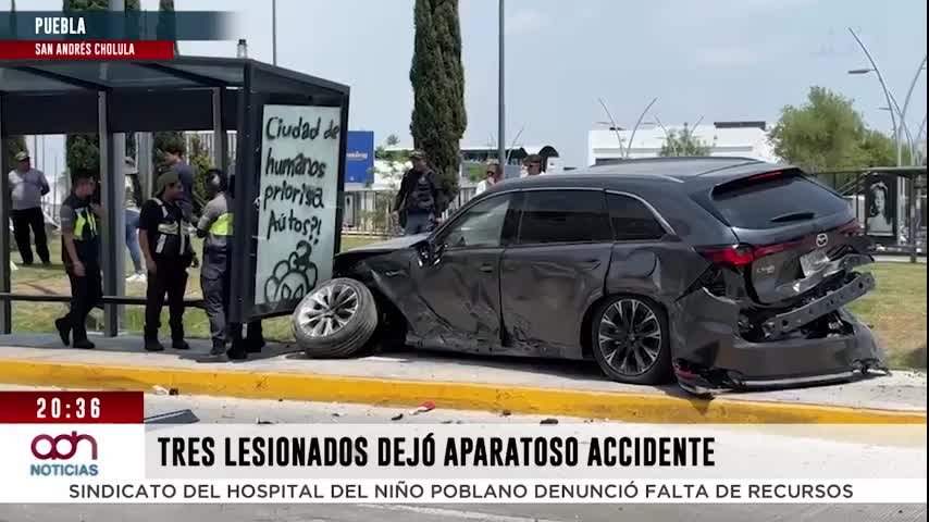 Tres lesionados dejó aparatoso accidente en la Vía Atlixcáyotl de Puebla