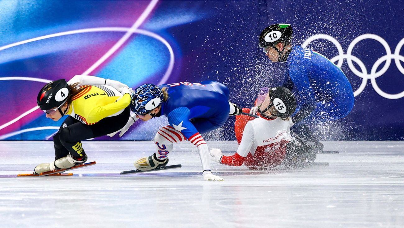 Momento exacto en el Kamila Sellier casi pierde el ojo con el filo de un patín en los Juegos Olímpicos de Invierno