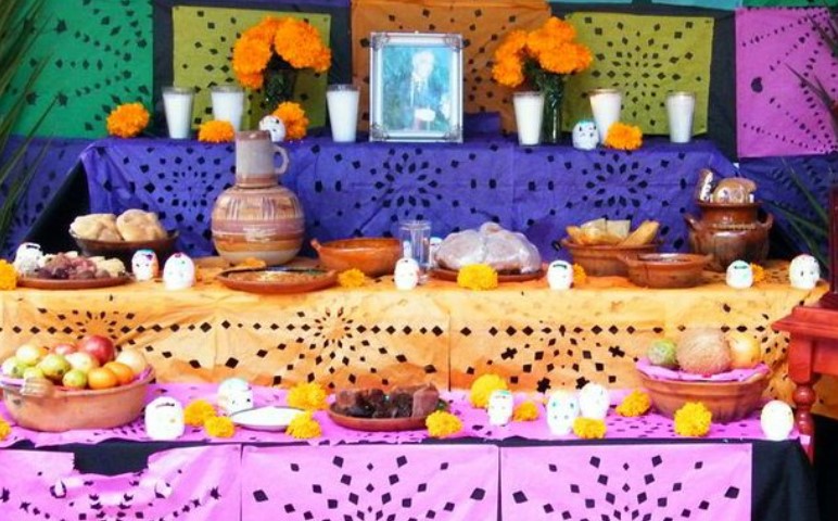 La importancia del papel picado en el altar de muertos