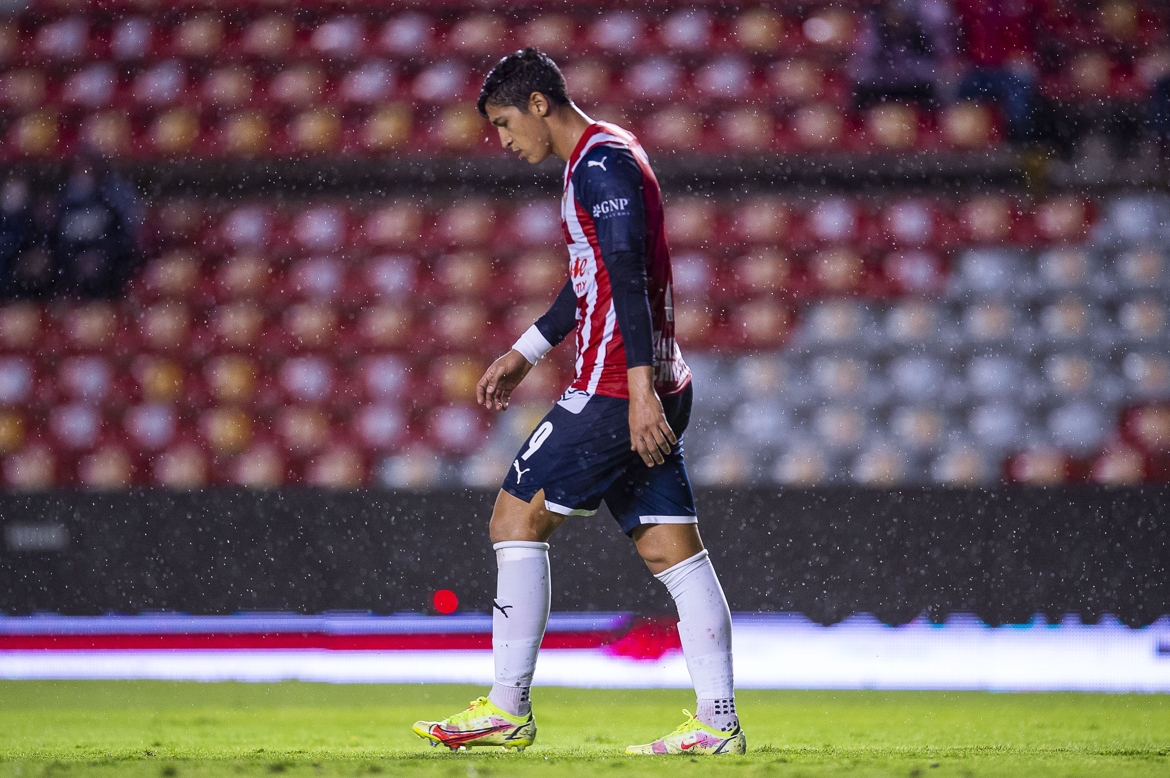 Las Chivas pierden ante el sotanero a tres días del Clásico Tapatío - Vimarsana News
