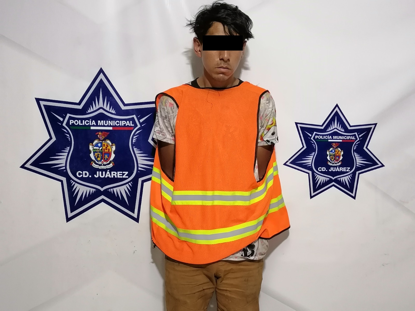 Arrestan a dos hombres por robo de vehículos