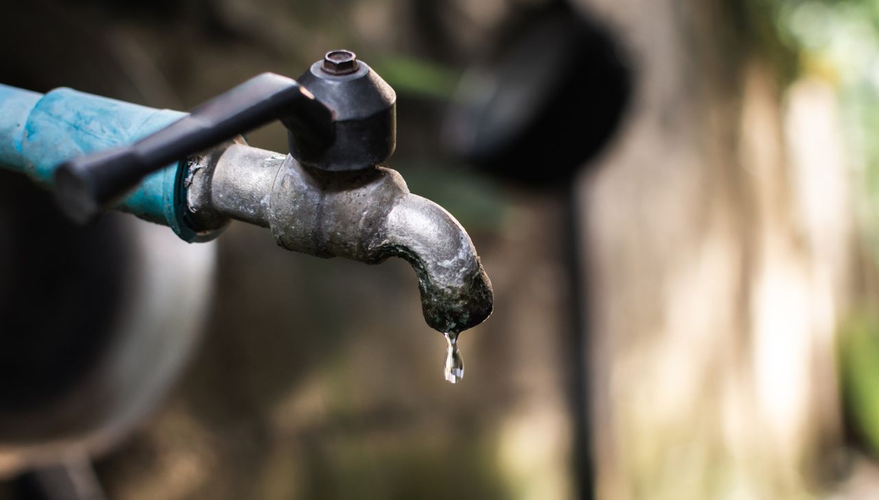 El SIAPA recibe ultimátum por agua sucia en la Colonia Americana