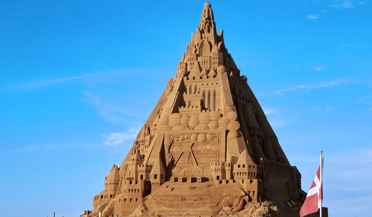 Dinamarca construye el castillo de arena más alto del mundo - Vimarsana News