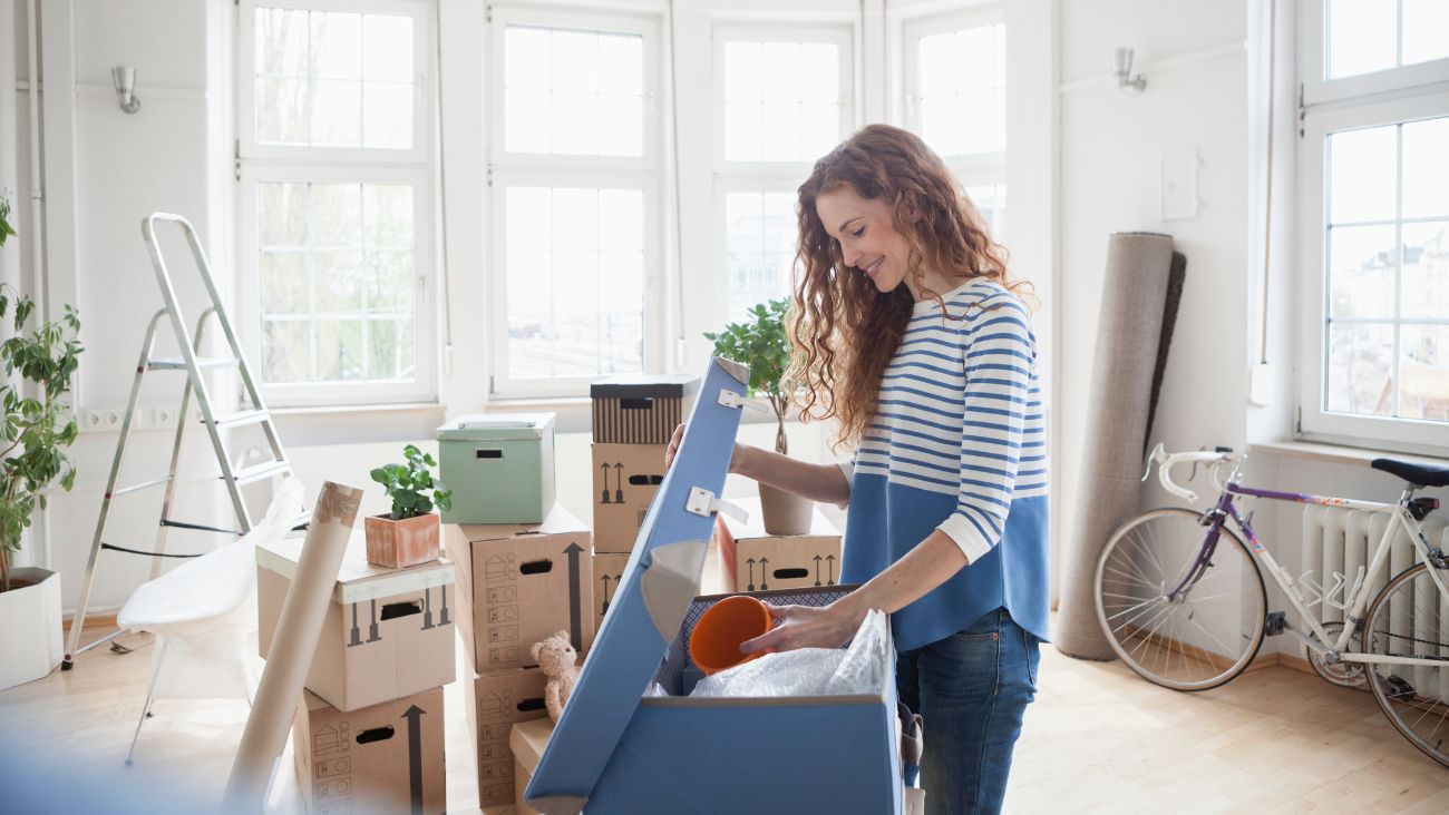 ¿Te corrieron tus papás? Los costos de independizarse en México en 2026