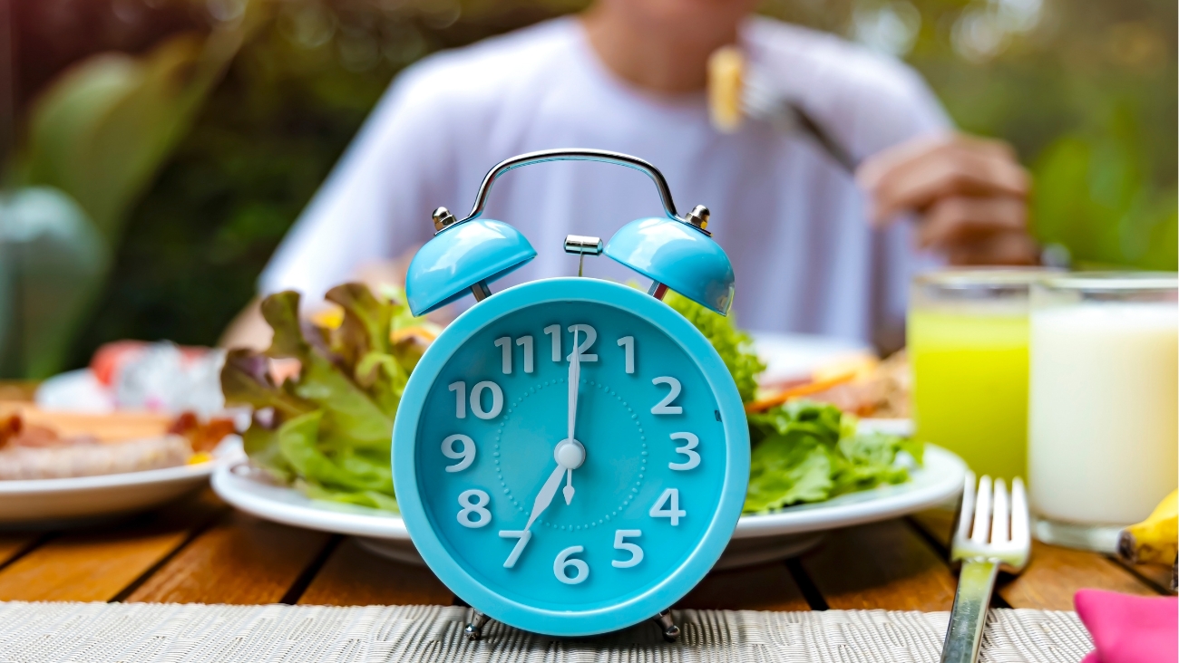 El mito del ayuno intermitente se desmorona; científicos revelan que no ayuda a bajar de peso