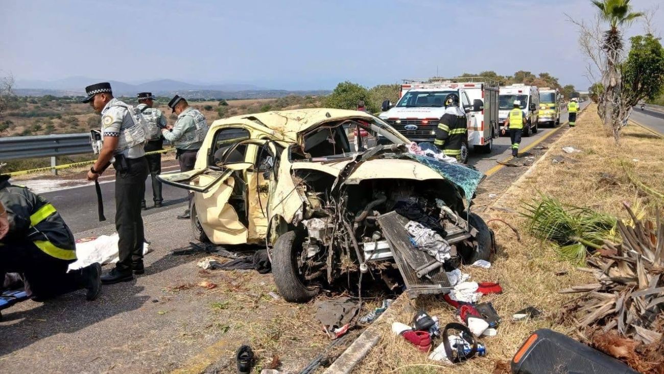 Fuerte accidente en la Autopista del Sol provoca la muerte de un menor de 2 años y 5 heridos