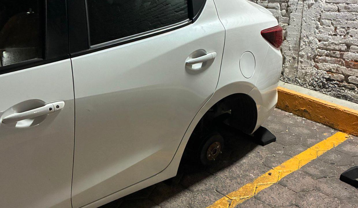 VIDEO: Desvalijan al menos tres vehículos en Puebla en la misma noche este fin de semana