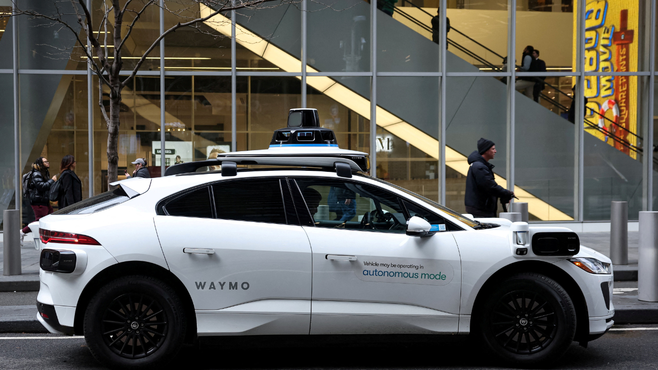 Cómo pedir un taxi autónomo de Waymo desde la app en California