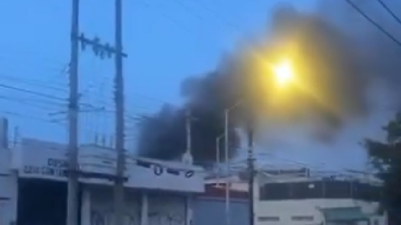 Se registra incendio de una bodega en la colonia Del Fresno en Guadalajara