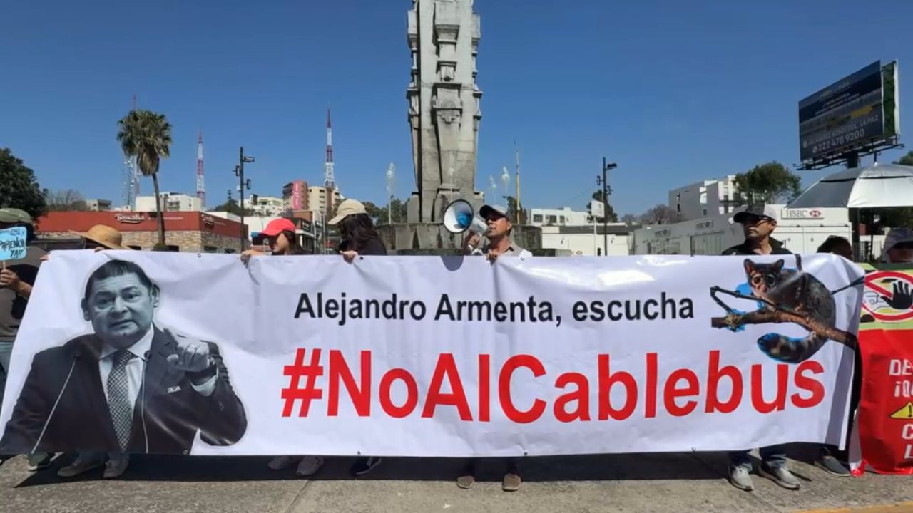 Colectivos ambientalistas marchan sobre la Avenida Juárez; denuncian 