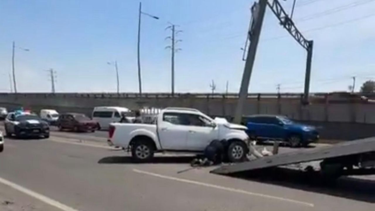 Camioneta sufre aparatoso choque en la México-Puebla HOY sábado