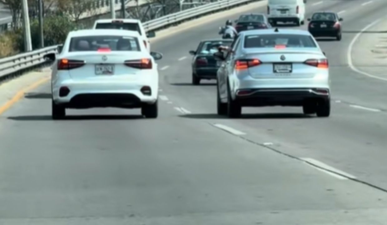 VIDEO: ¡Con todo y armas! Captan a automovilistas echando 'carreritas' en Periférico Ecológico