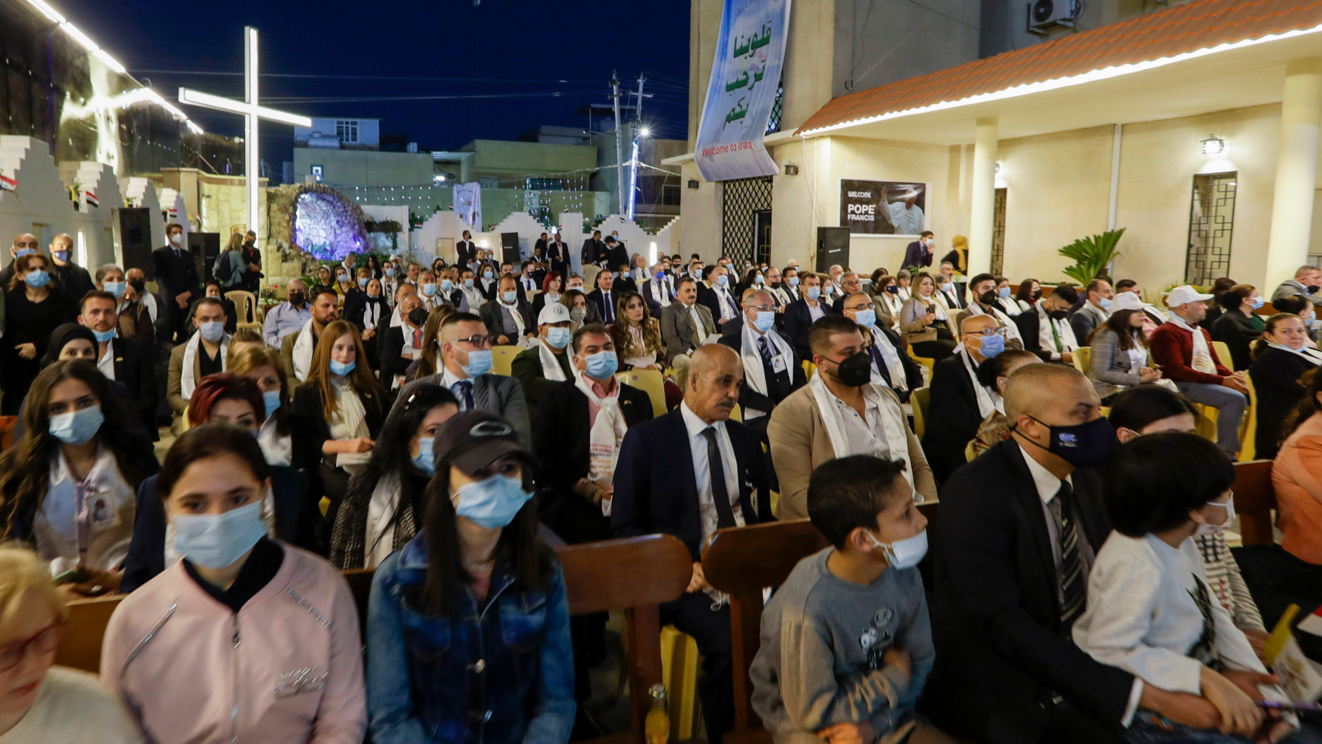 Papa Francisco oficia misa en la catedral caldea de Bagdad