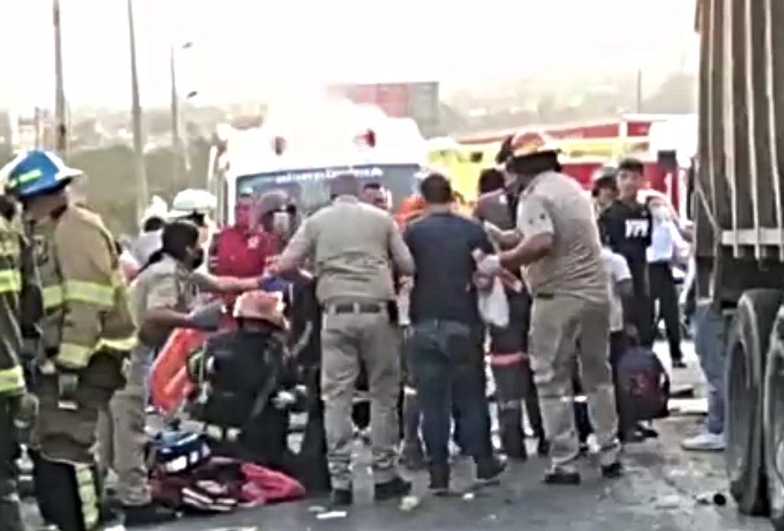 Choque de dos camiones deja 35 lesionados en Jalisco