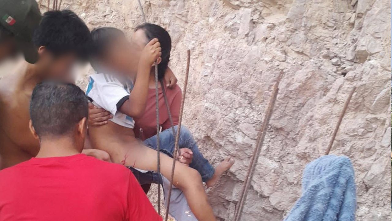 Menor sufrió accidente sobre varillas en Tlapa; quedó atravesado