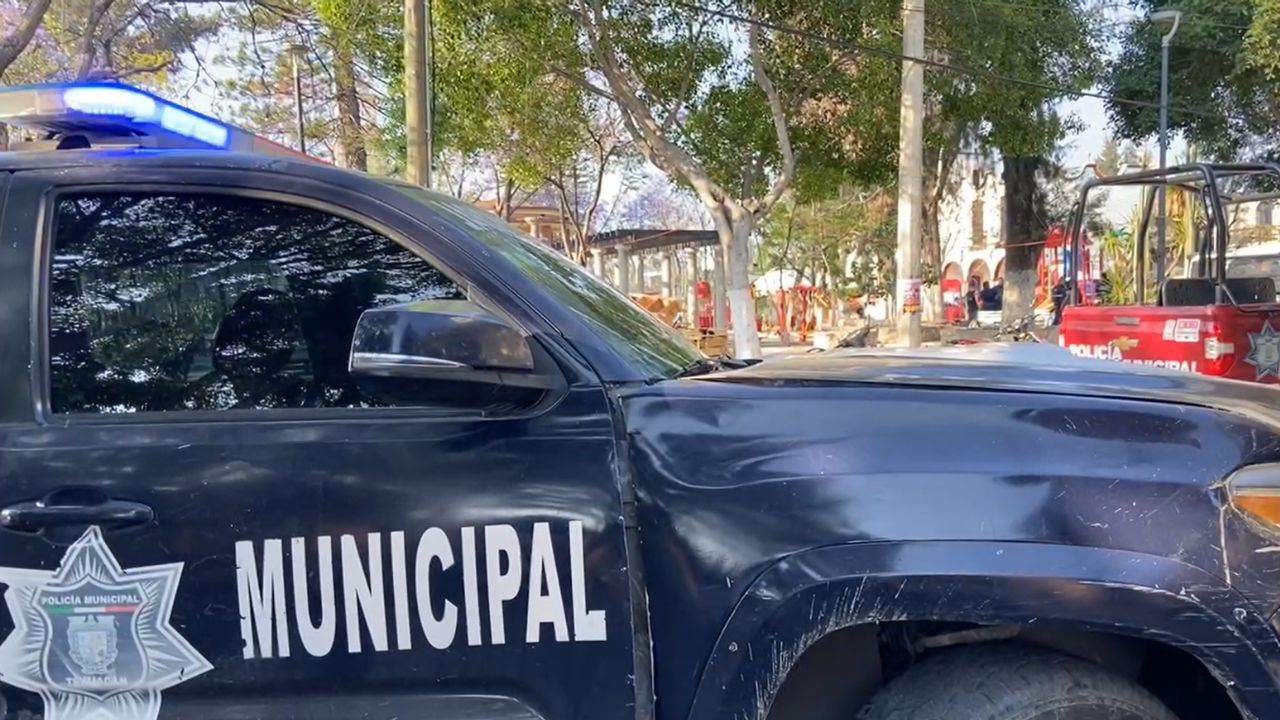 Joven murió en el parque del zócalo de Santa María Coapan en Tehuacán hoy; consternó a vecinos
