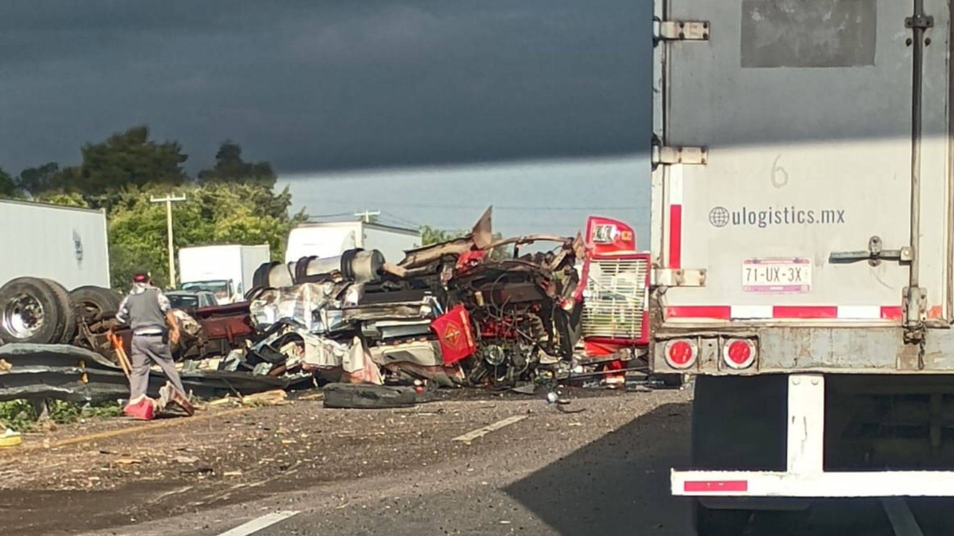 Accidente de tráiler en la carretera Querétaro-Celaya hoy