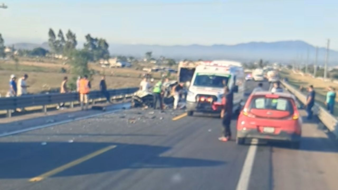 VIDEO FUERTE: Choque múltiple deja al menos un muerto en la México-Tuxpan HOY jueves; así se vio la zona