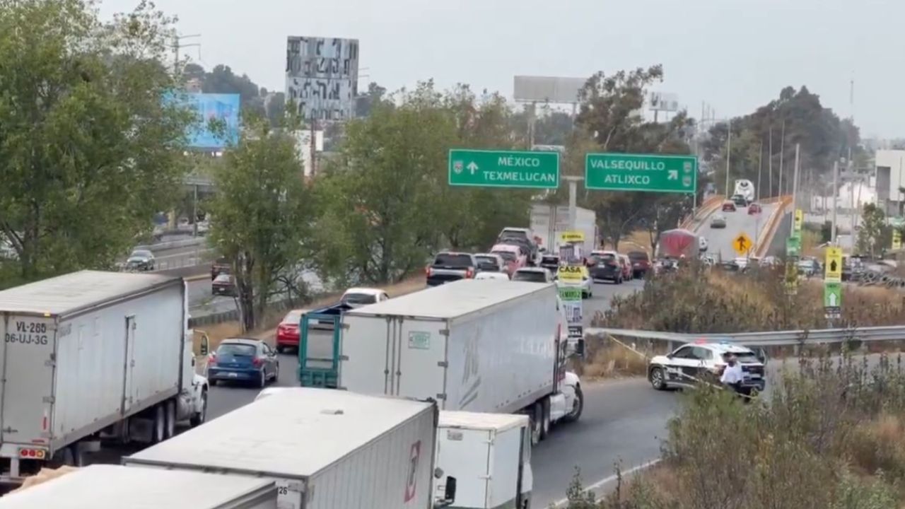 VIDEO: Captan choque entre tráileres sobre la autopista México-Puebla hoy; tráfico en Xonacatepec
