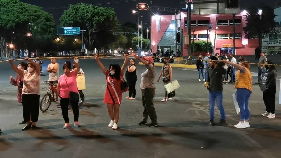 Falta de agua provoca bloqueos en calles de la CDMX